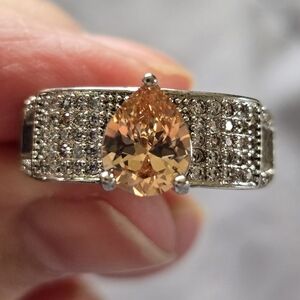 Elegant Silver and Gold Teardrop Ring